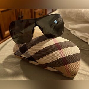 Burberry B 3033 Shield Rimless Unisex Black  Lightweight Sunglasses